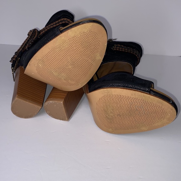 GROOVE ON BOOTIES.(PS THE LEATHER IS PERFECT 🤩 ) - Picture 9 of 11